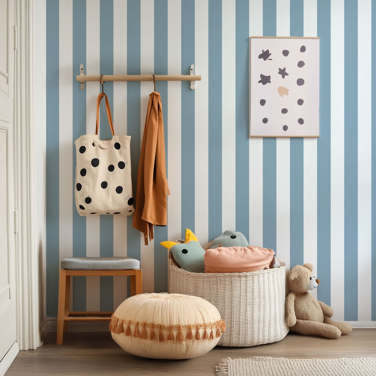 Tapisserie chambre bébé rayures bleu ciel et blanc